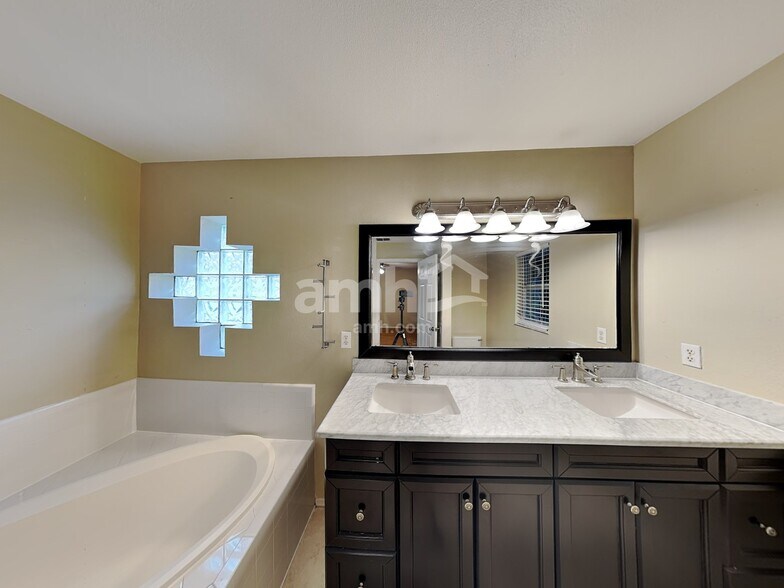 Building Photo - 4490 Brookstone Ct