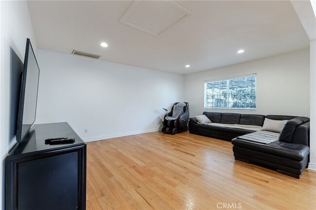 Building Photo - 1217 Elm Ave