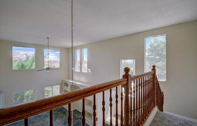 Building Photo - COMING SOON Large 5 Bedroom home with loft...