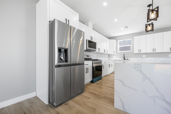 Building Photo - 182 S 66th St