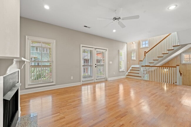 Building Photo - Mingo