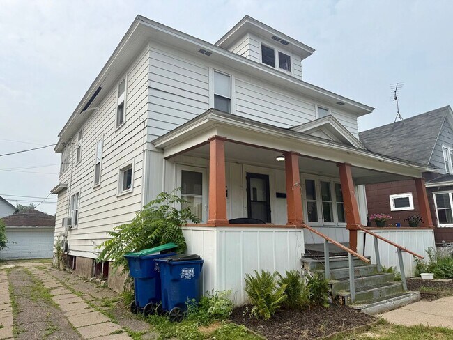 Building Photo - 707 E Thomas St
