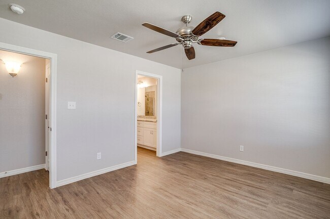 Building Photo - MOVE-IN READY!