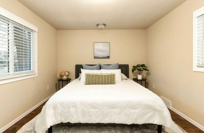 Building Photo - 2720 2nd Ave N