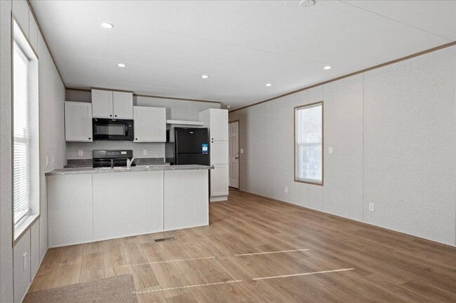 Building Photo - 1751 N Grand Ave W