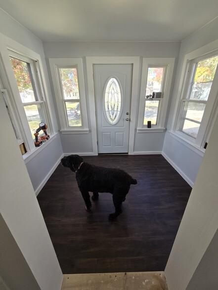 Vestibule - 1473 Montgomery Ave