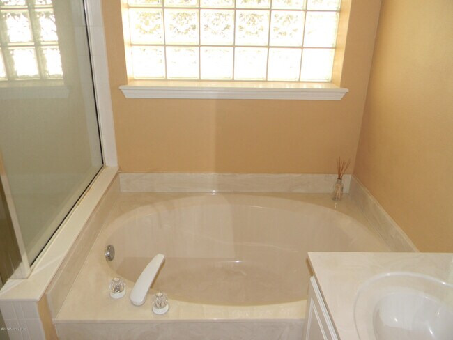 Building Photo - 10599 Roundwood Glen Ct