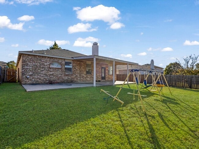 Building Photo - 548 Linacre Dr