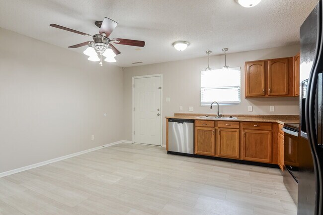 Building Photo - 2028 Prairie Sky Ln