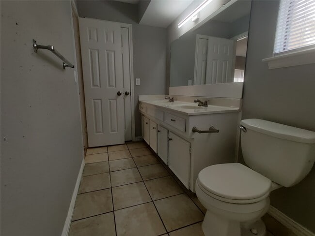 Building Photo - 9462 Fuqua St