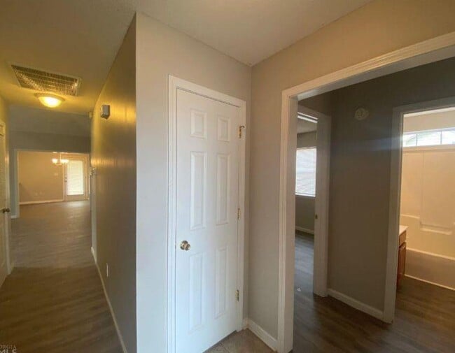 Building Photo - 230 Stirling Bridge Dr