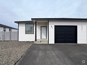 Building Photo - Beautiful New Construction Duplex