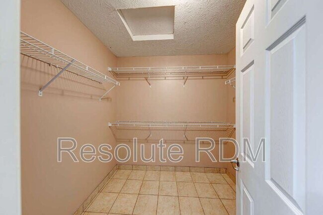 Building Photo - 2665 Foxbriar Pl