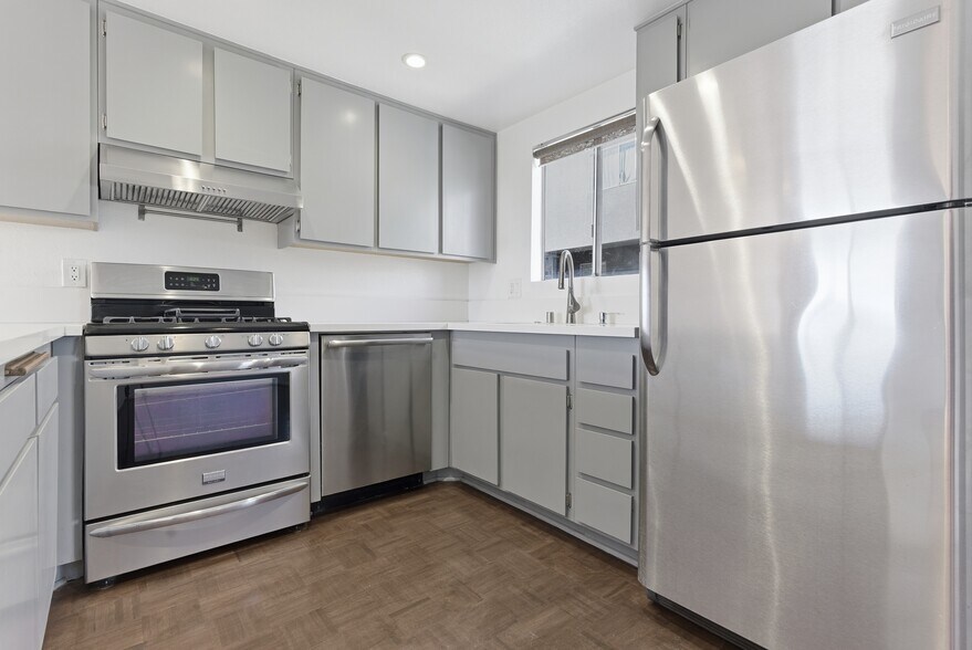 Building Photo - 1083 1/2 W Kensington Rd