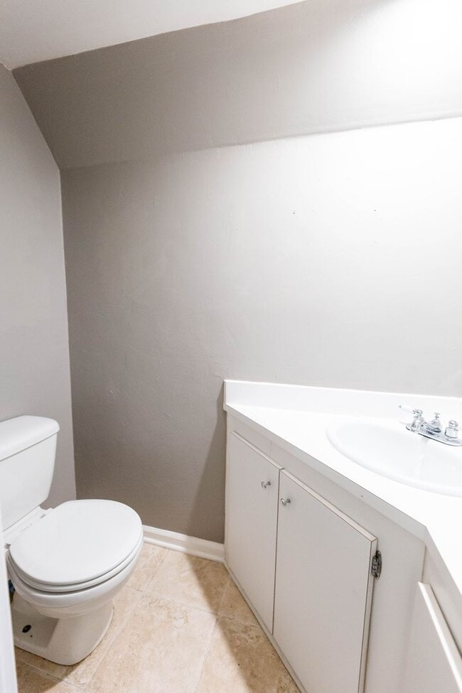 Building Photo - Green Hills Condo in the Georgetown