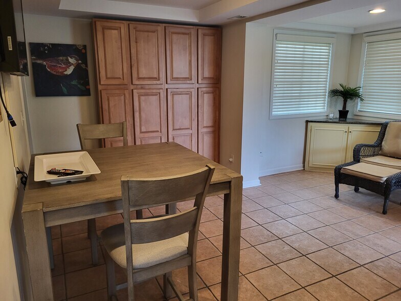 Dining - 3804 Samuel Ave