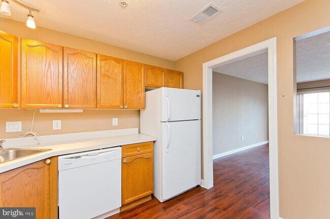 Building Photo - 117 1 Brookland Terrace