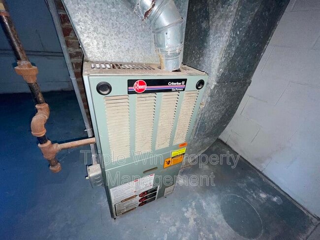 Building Photo - 19 S Schlueter Ave