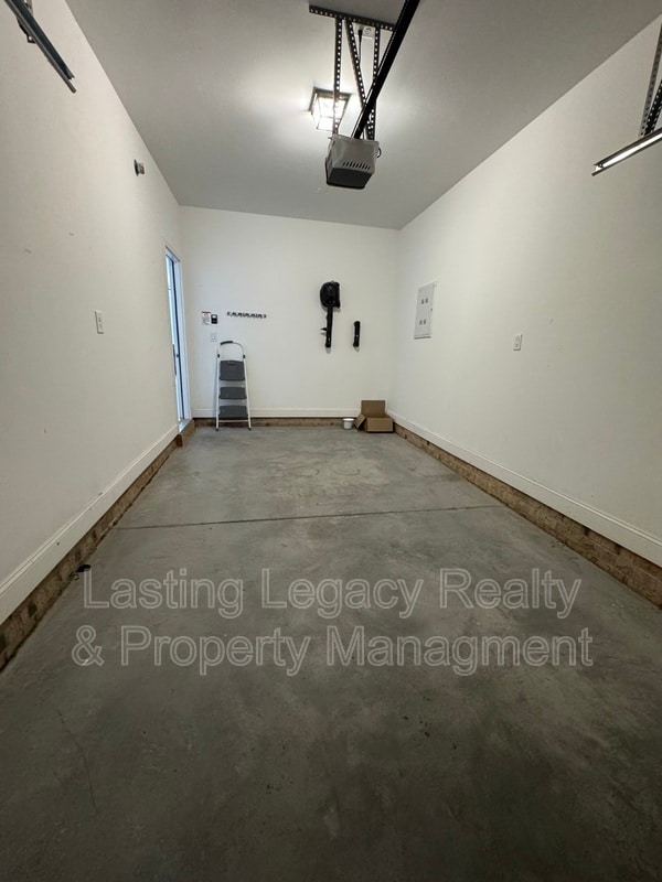 Building Photo - 837 Silver Leaf Dr