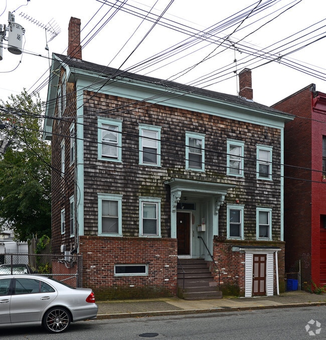 Primary Photo - 274 Orms St