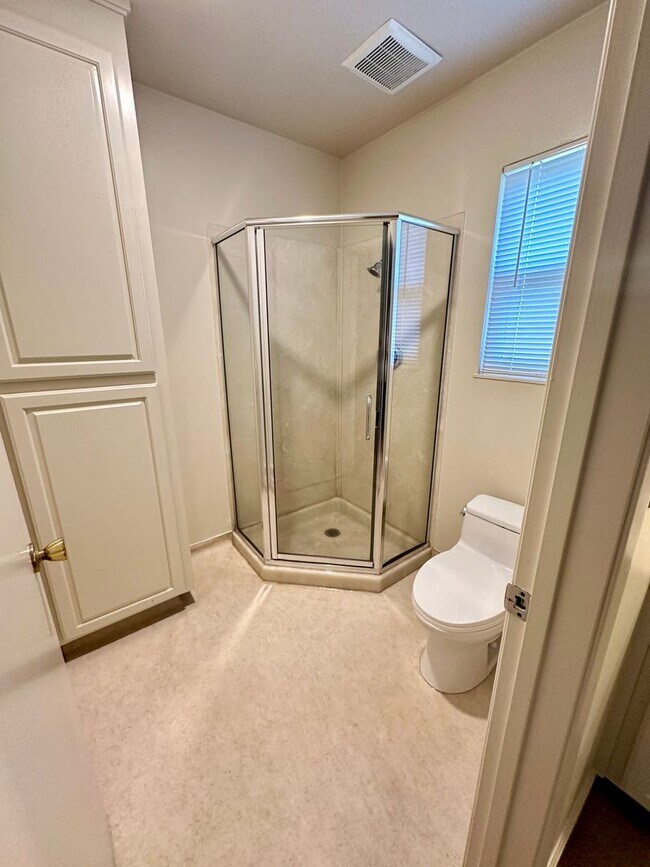 Building Photo - Beautiful 4 bedroom in Pleasanton