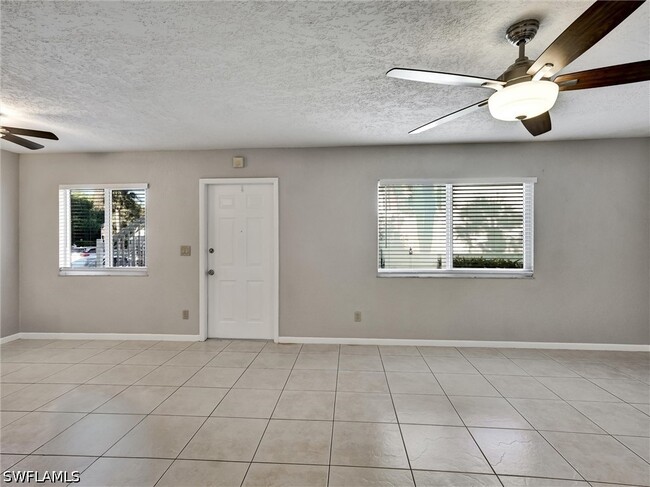 Building Photo - 4621 Bayshore Dr