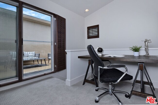 Building Photo - 11815 Laurelwood Dr