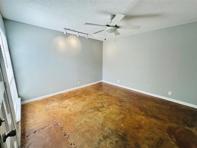 Building Photo - 3416 Willowrun Dr