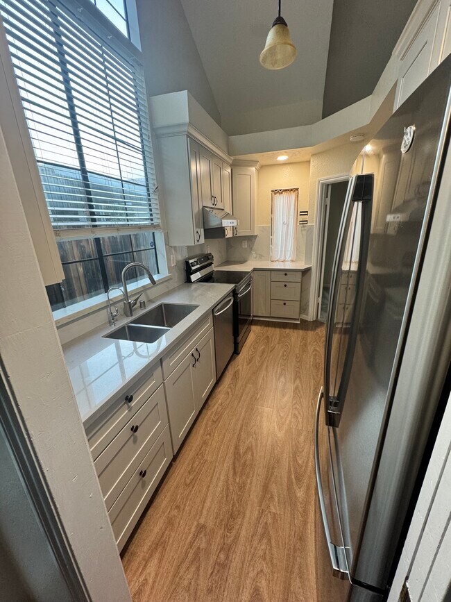 Building Photo - 1166 Fox Hollow Ct