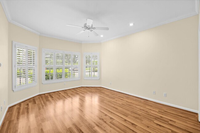 Building Photo - 7362 Pine Creek Way