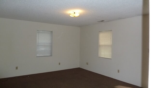 Building Photo - Cute home in the heart of Elizabeth City!