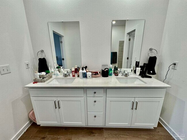 Building Photo - 6330 Buckthorn Cir