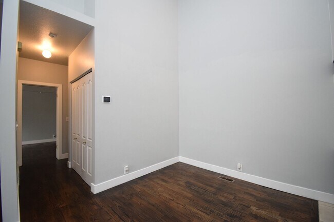 Building Photo - Quiet 2 Bed Millcreek Condo with Beautiful Mountain Views!