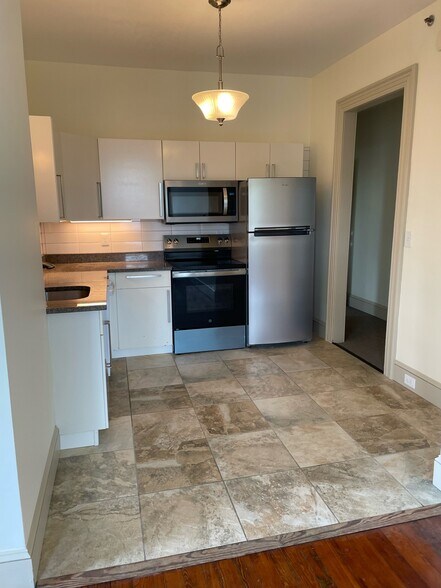 kitchen - 3549 Sunnyside Ave
