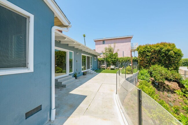 Building Photo - 4413 Don Felipe Dr