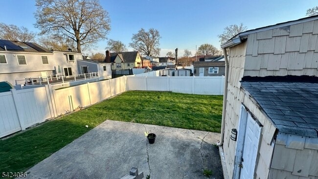 Building Photo - 529 Valley Rd