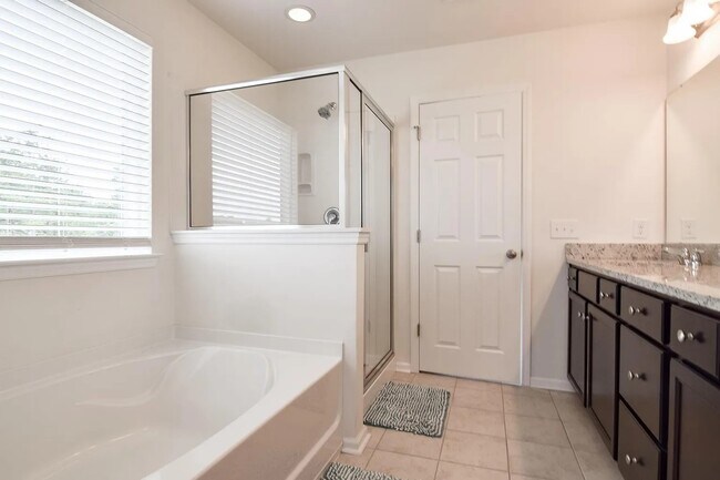 Building Photo - 422 Northern Red Oak Dr