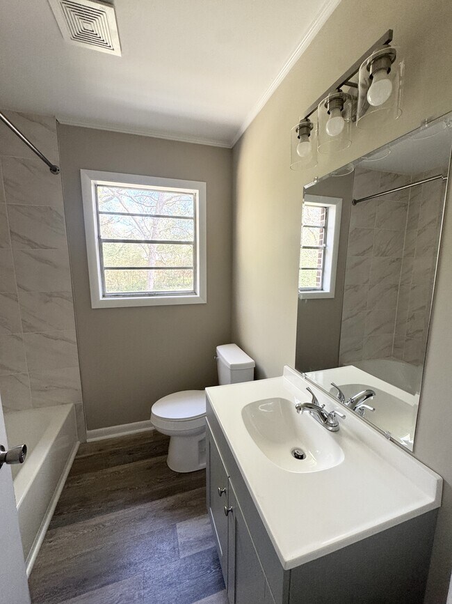 Building Photo - 106 National Ave