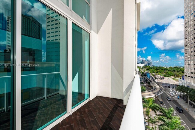 Building Photo - 300 S Biscayne Blvd