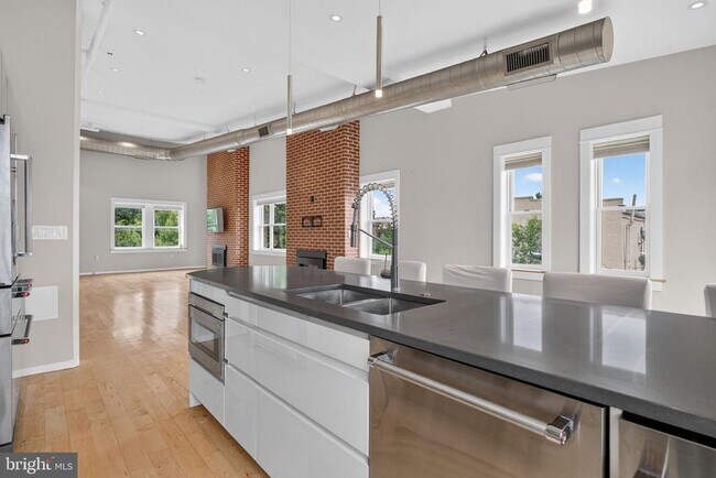 Building Photo - 1620 15th St NW