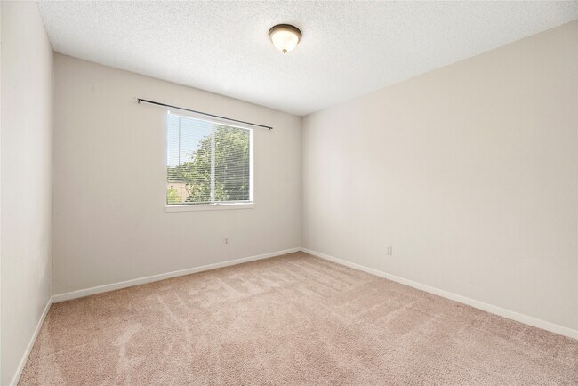 Building Photo - 21431 Park Bend Dr