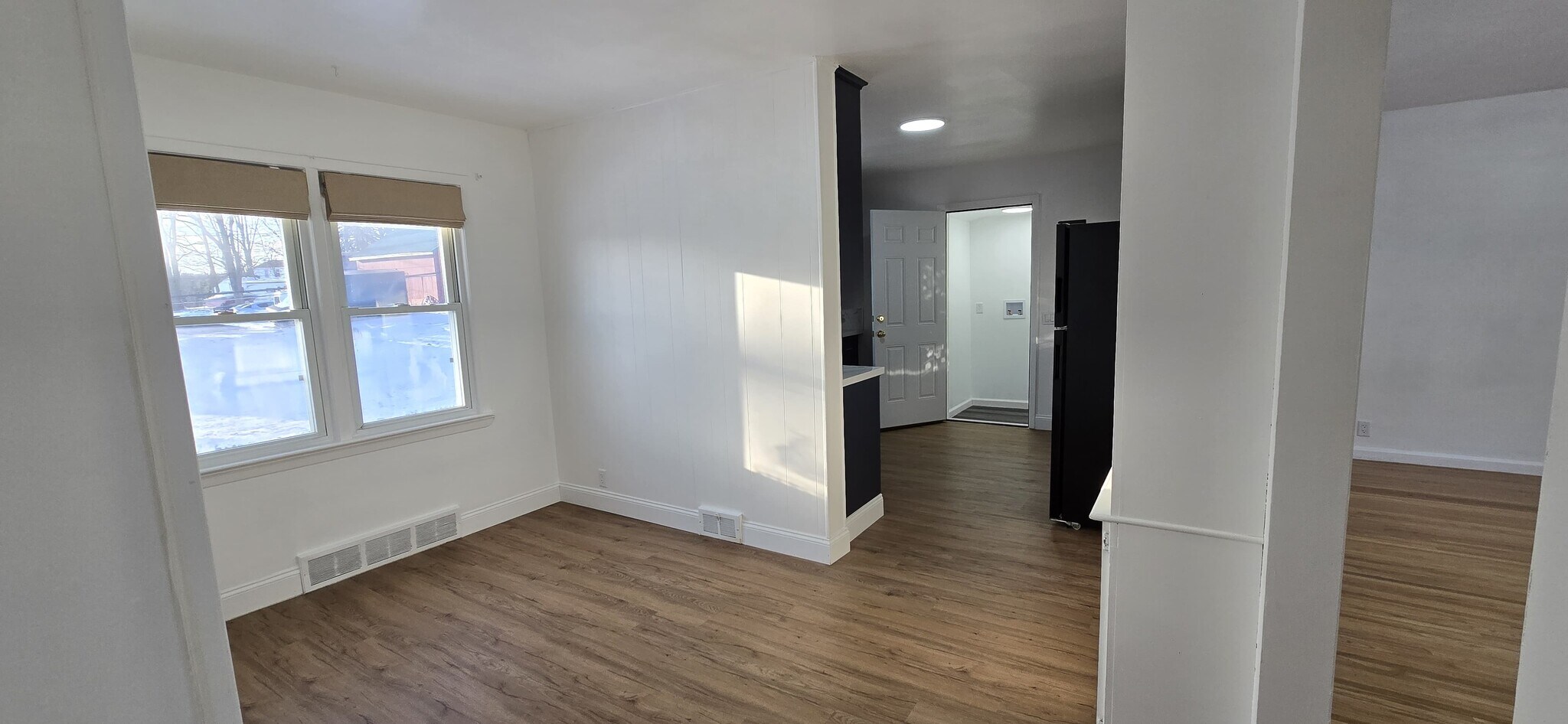 Dinning room looking to the kitchen - 20 Audabon Ter