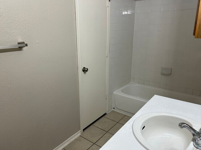 Building Photo - 4508 Compass Ct