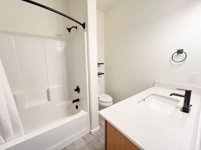 Building Photo - 1735 Pinon Dr