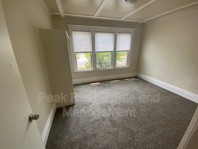 Building Photo - 855 Alexander St SE