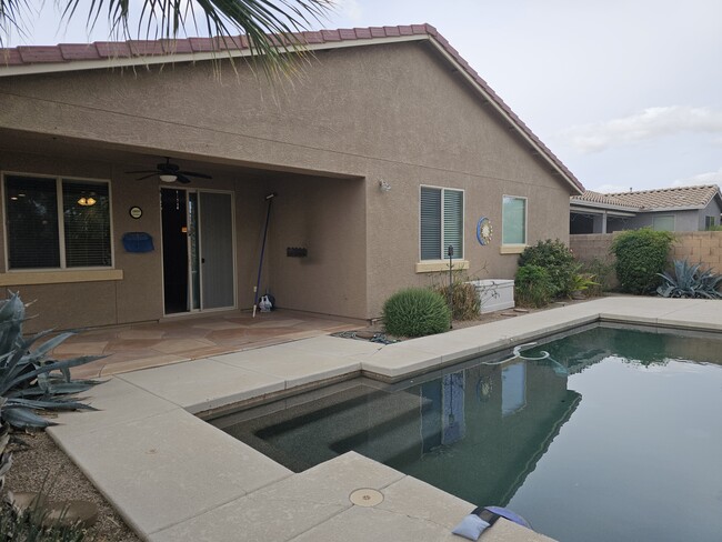 Building Photo - 906 E Pasture Canyon Dr