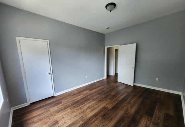 Building Photo - 357 Parkland Pl SE
