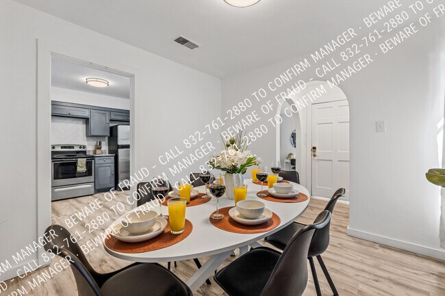 Building Photo - 12811 Pandora Dr