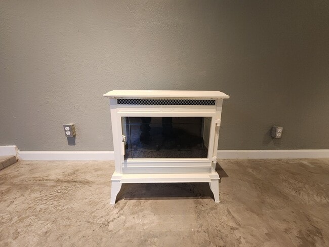 Building Photo - 112 10th St