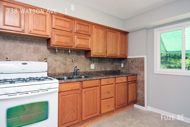Building Photo - 738 Watson Ave